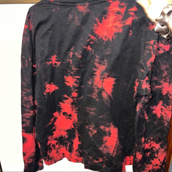 SHEIN RED AND BLACK TIE DYE LONG SLEEVE TEE SHIRT - Picture 4 of 5